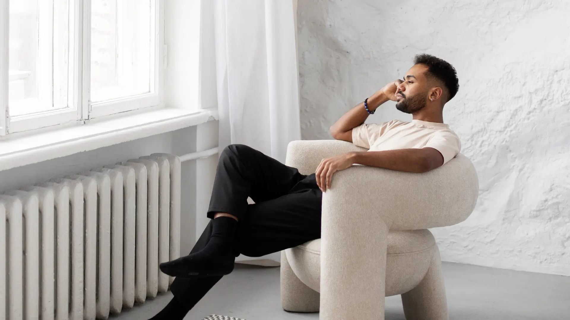 Estilo minimalista: 6 dicas para se vestir com personalidade