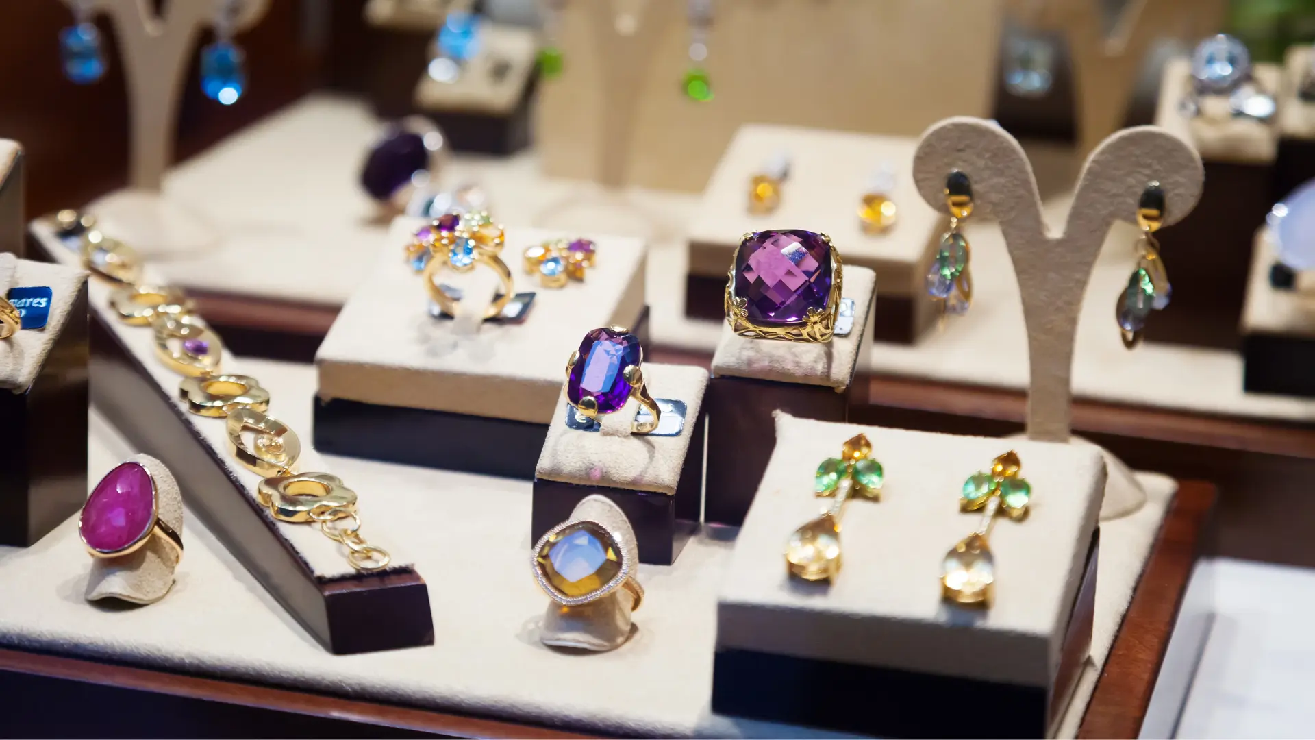 Qual a diferença entre joia, semijoia e bijuteria?