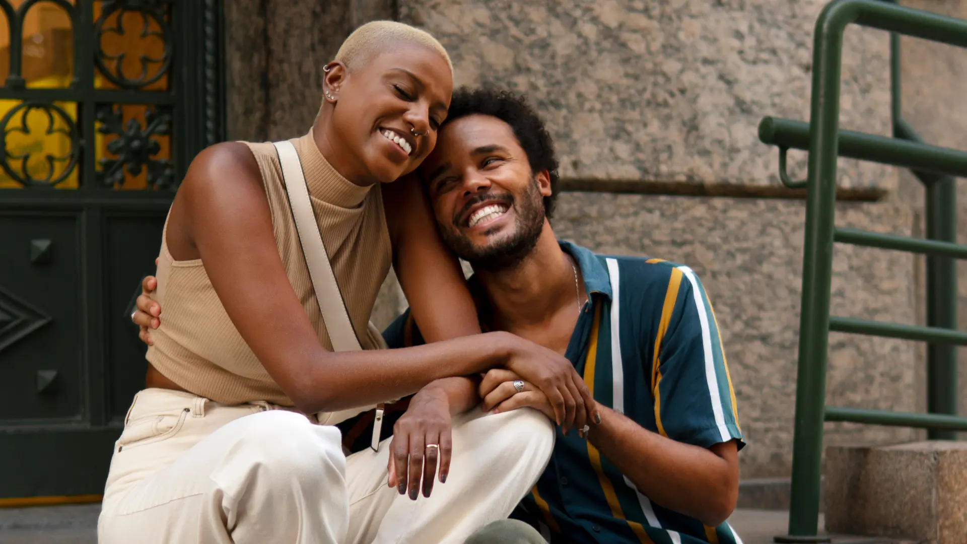 Como fazer o pedido de namoro perfeito? Confira 10 ideias criativas