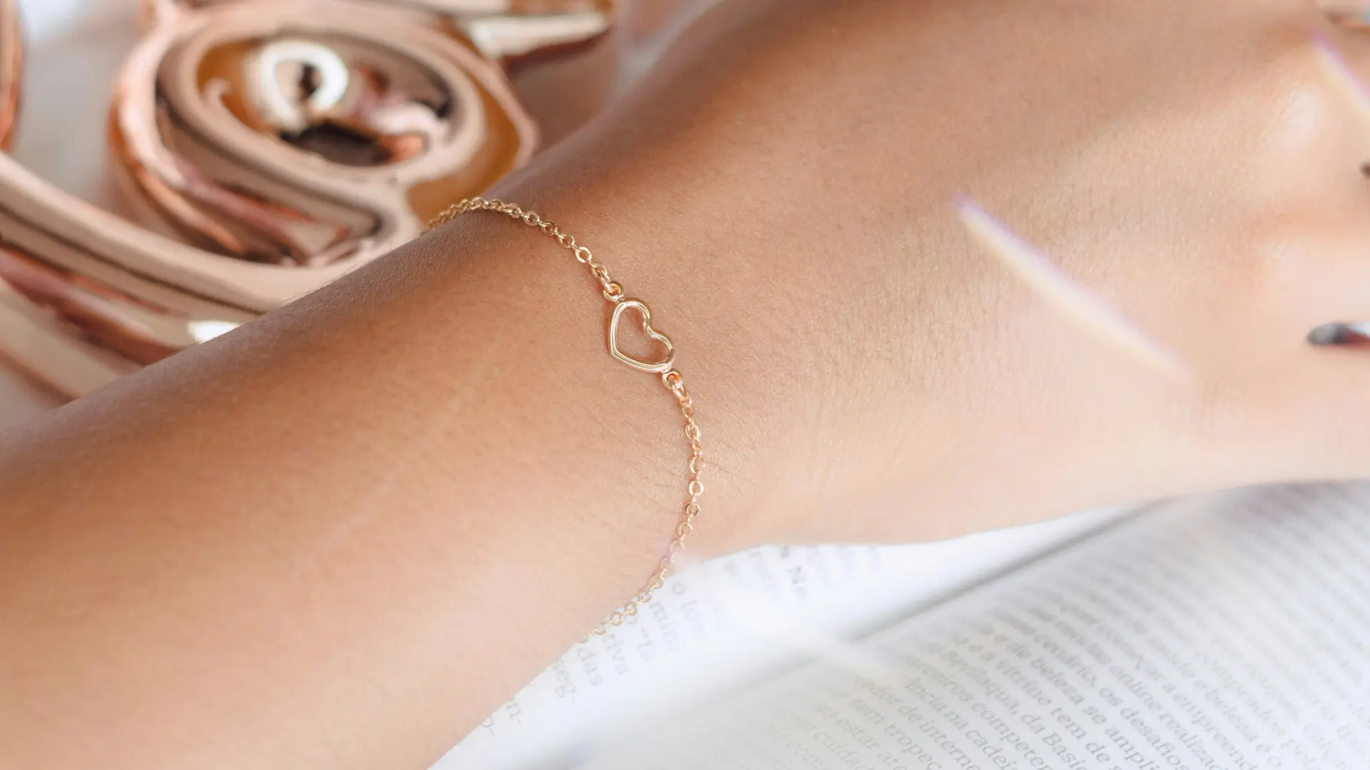 Pulseira de ouro: 6 formas fáceis de usar a joia no dia a dia